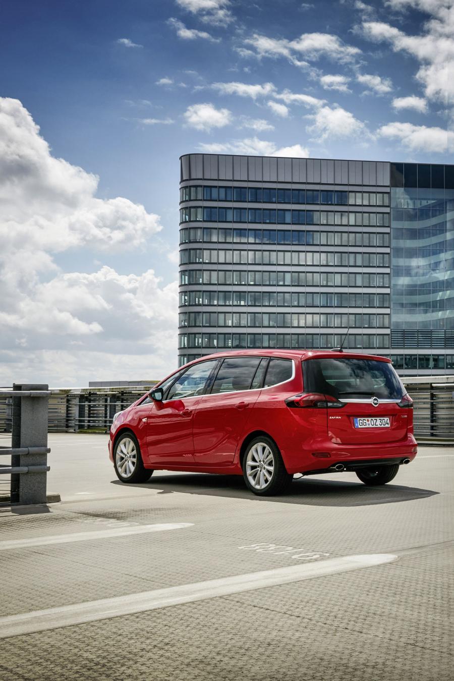 Opel Zafira Turbo 2016 года  (фото 1 из 20)